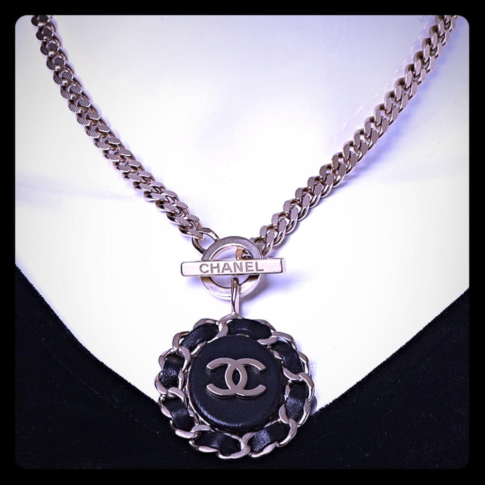 Gorgeous Chanel leather chain choker
